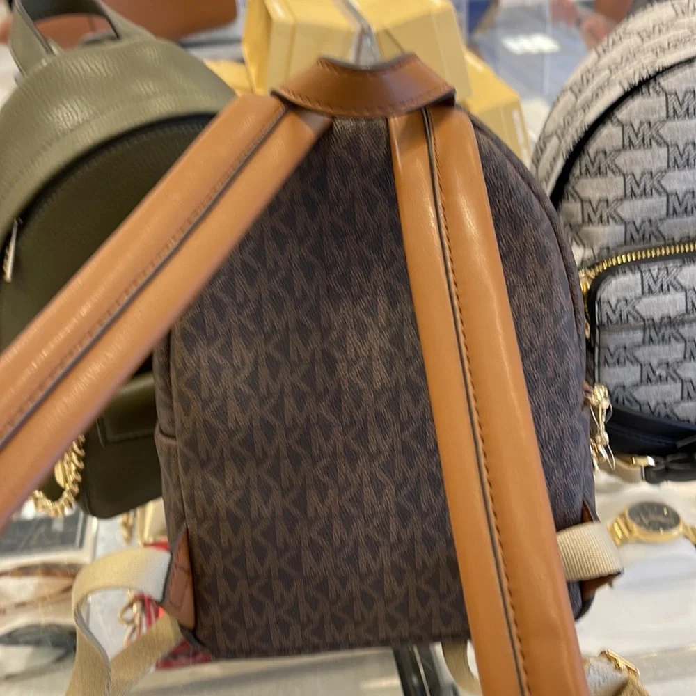 MICHAEL KORS
Maisie Extra-Small Logo 2-in-1 Backpack
Brown 
NWT - Picture 5 of 16